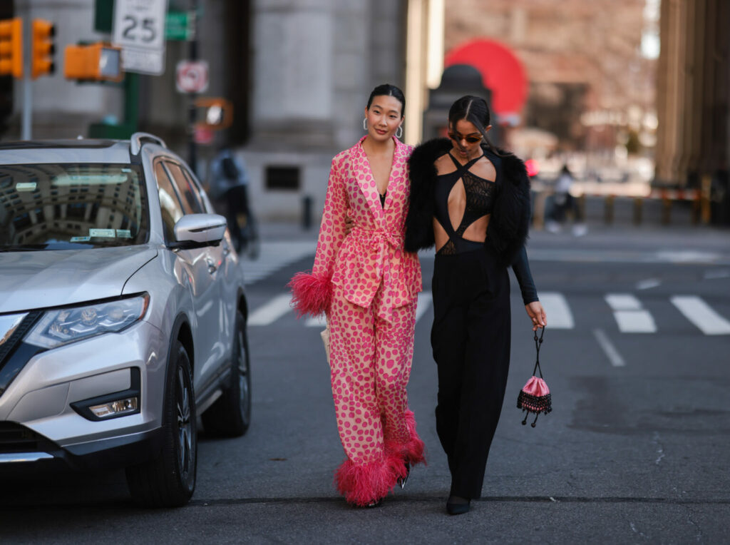 Laura Jung és Marisa Bryant a New York-i Fashion Week-en