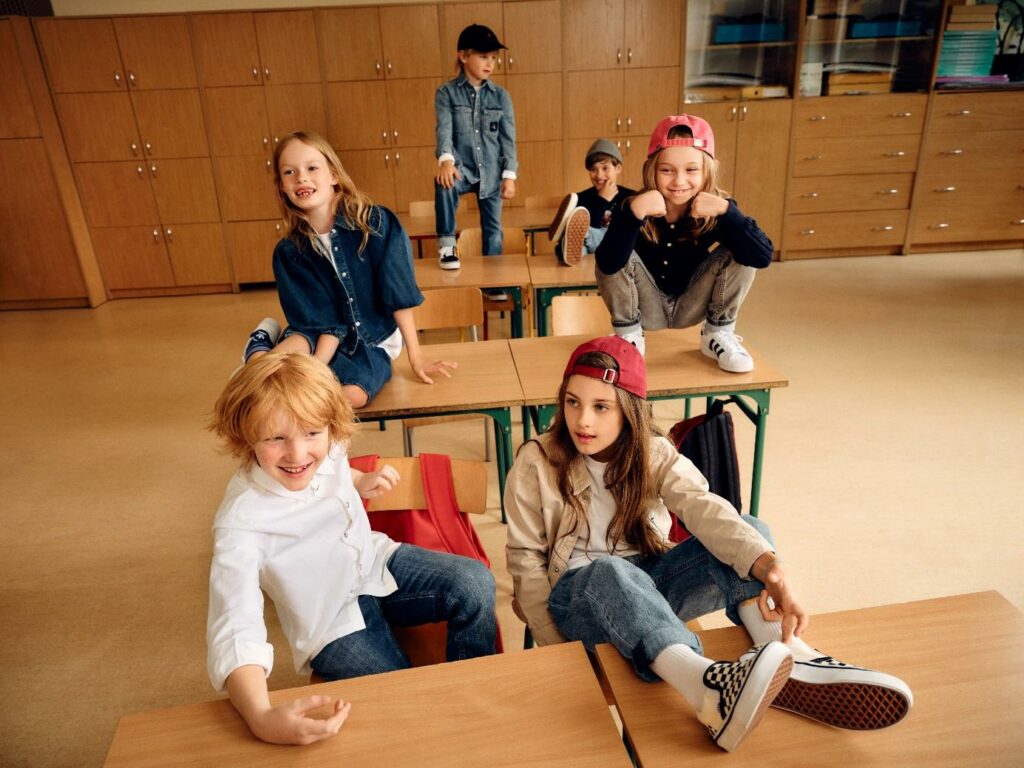 Gyerekek az osztályteremben