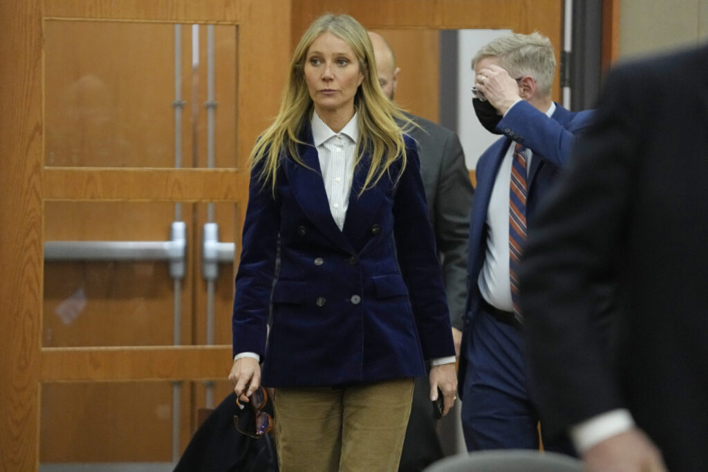 Gwyneth Paltrow a bírósági meghallgatáson egy quiet luxury stílusú ruhában