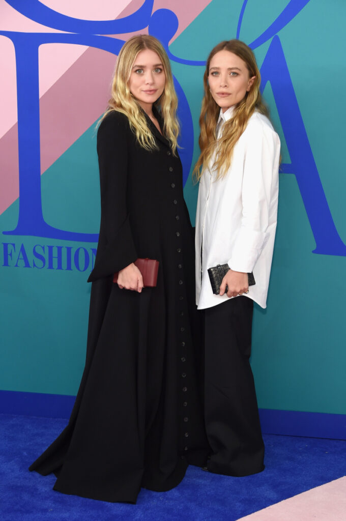 Mary-Kate és Ashley Olsen quiet luxury stílusú ruhákban